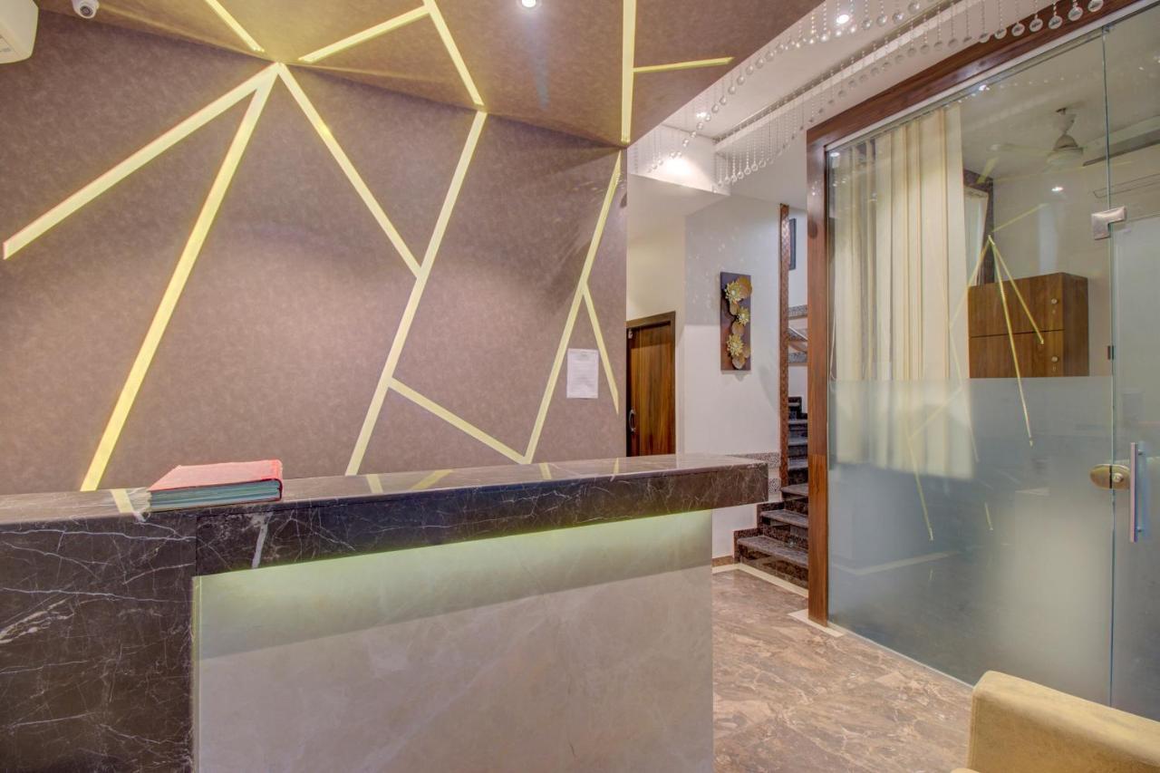 Oyo 76180 Hotel Meriton Bombay Exterior foto