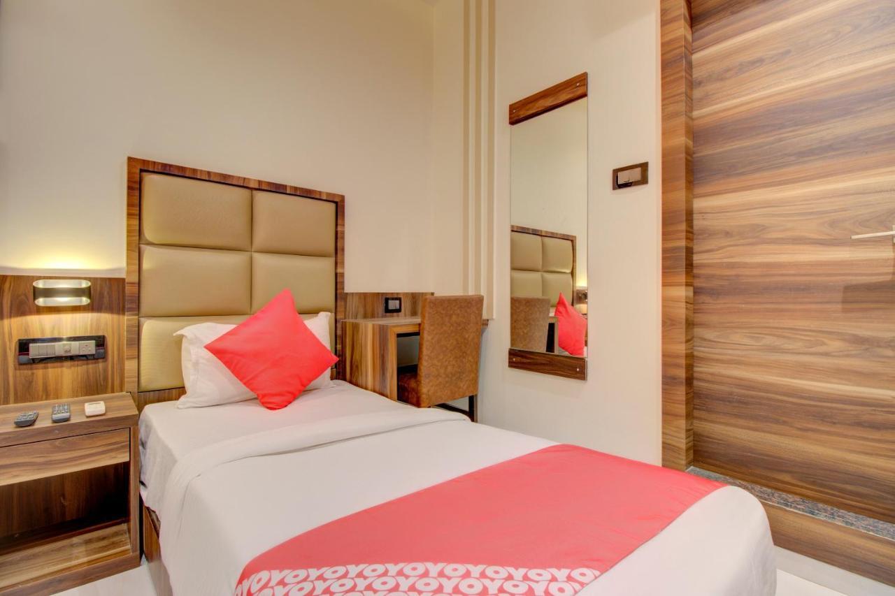 Oyo 76180 Hotel Meriton Bombay Exterior foto