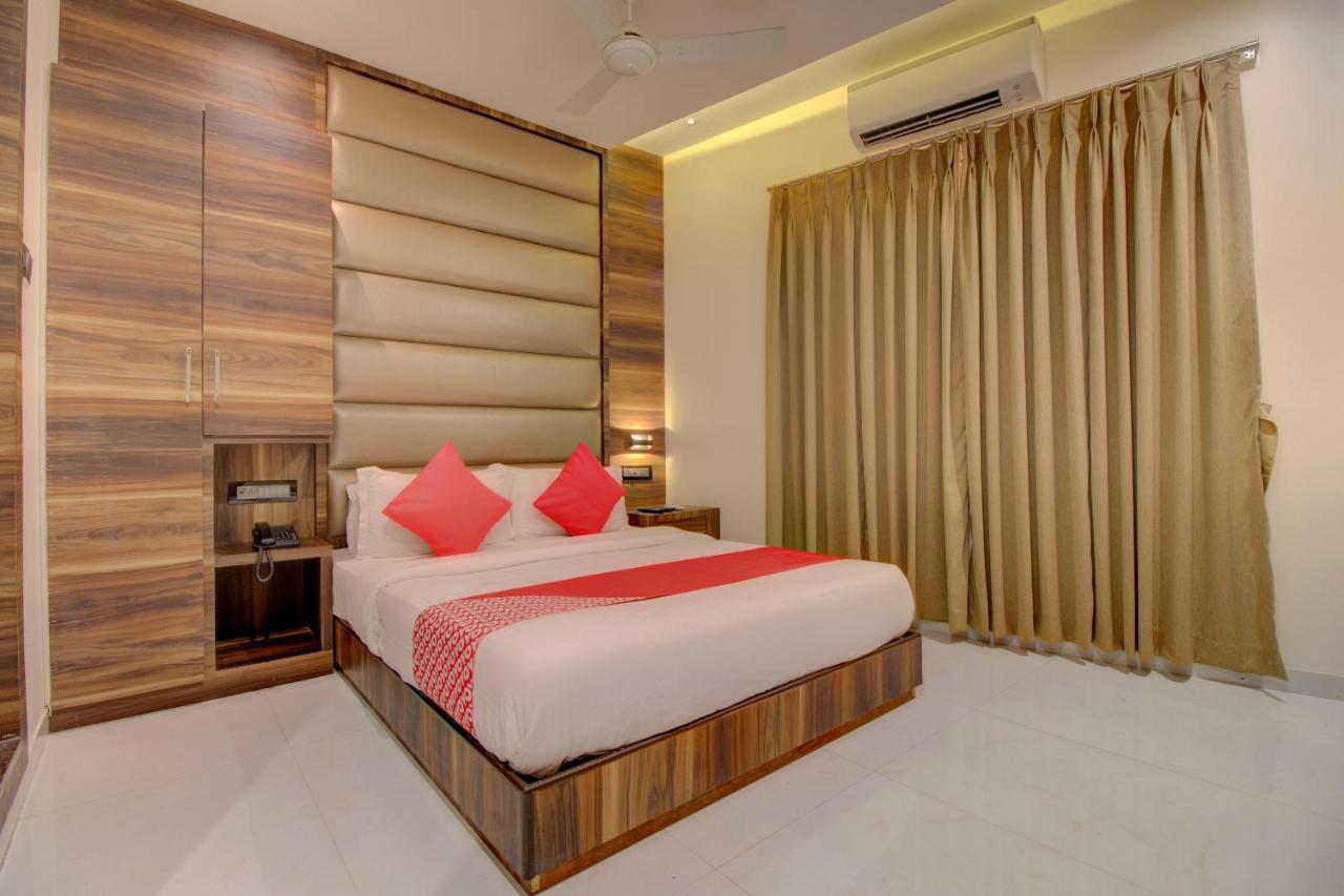 Oyo 76180 Hotel Meriton Bombay Exterior foto